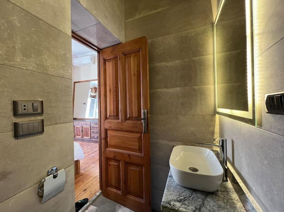 Authentic 3Br Apartment In Downtown, Kairo Exteriör bild