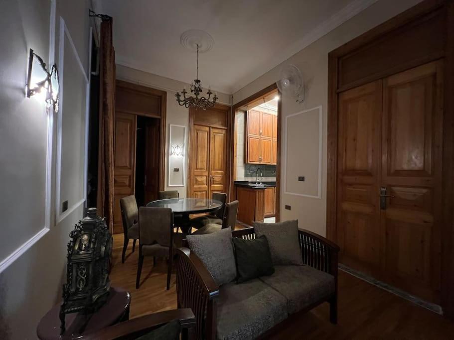 Authentic 3Br Apartment In Downtown, Kairo Exteriör bild